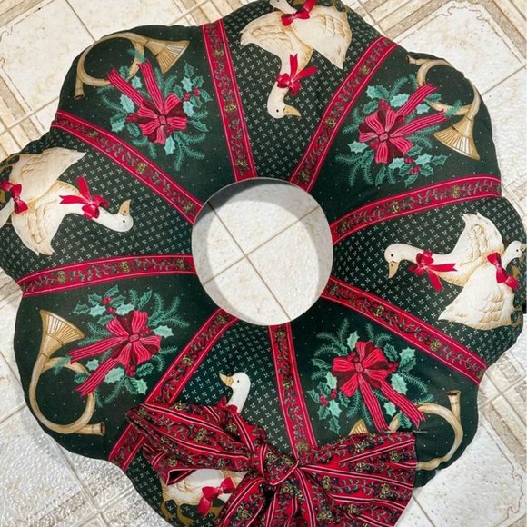 Wreath Handcrafted Christmas Pillow  BEAUTIFUL Floral Check Prints - Picture 1 of 1
